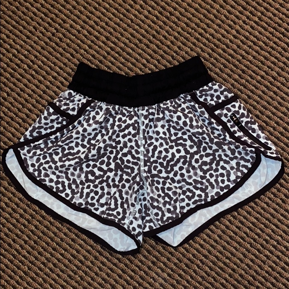polka dot lululemon shorts size 4